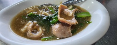 เส้นใหญ่ราดหน้าหมูนุ่ม