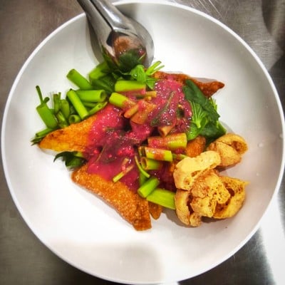 เกี๊ยวอวบทอดซอสเย็นตาโฟ