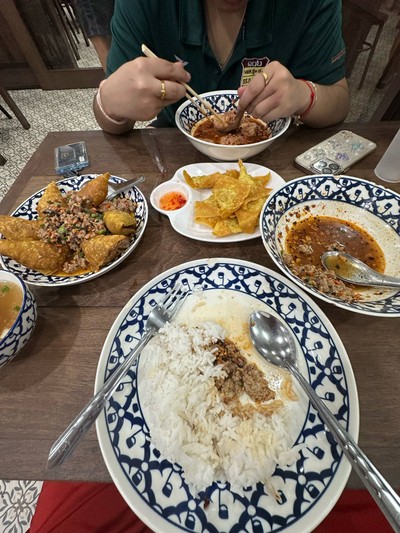 เกี๊ยวอวบต้มยำแห้ง