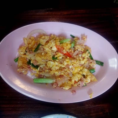 แหนมผัดไข่