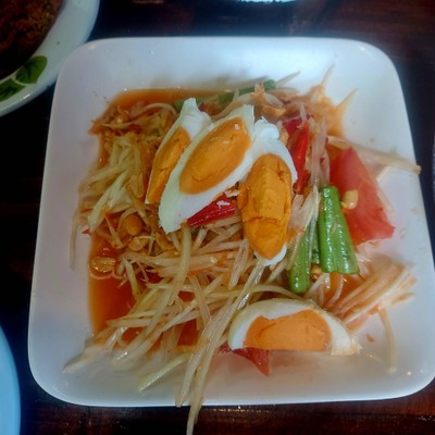 ส้มตำไทยไข่เค็ม