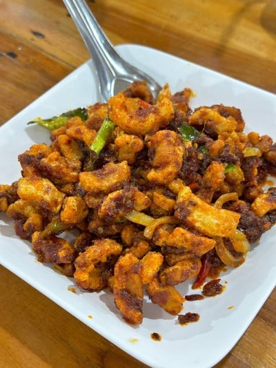 กากหมูผัดพริกเผาไข่เค็ม