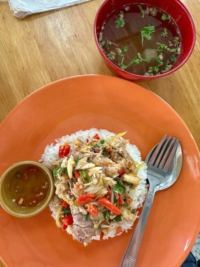 ข้าวราดกะเพราปูกั้ง