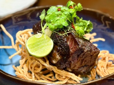 Beef Short Rib Rat Na : ราดหน้าเนื้อซี่โครง