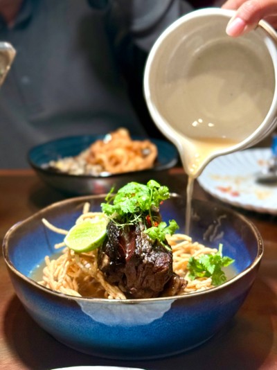 Beef Short Rib Rat Na : ราดหน้าเนื้อซี่โครง