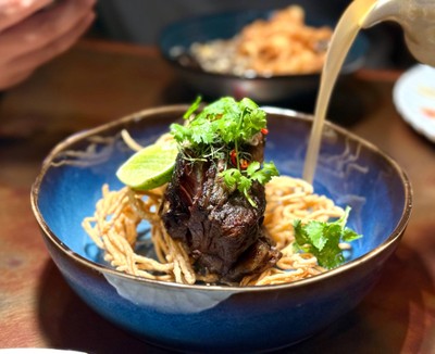 Beef Short Rib Rat Na : ราดหน้าเนื้อซี่โครง