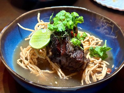 Beef Short Rib Rat Na : ราดหน้าเนื้อซี่โครง