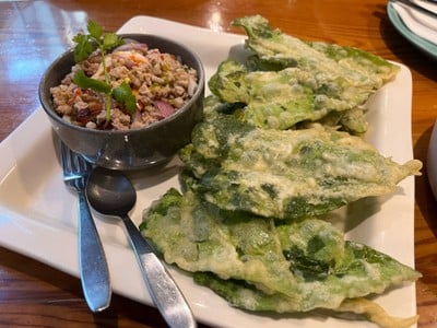 ยำผักบุ้งกรอบ