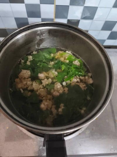 แกงจืดตำลึงเต้าหู้หมูสับ แกงจืดตำลึงเต้าหู้หมูสับ