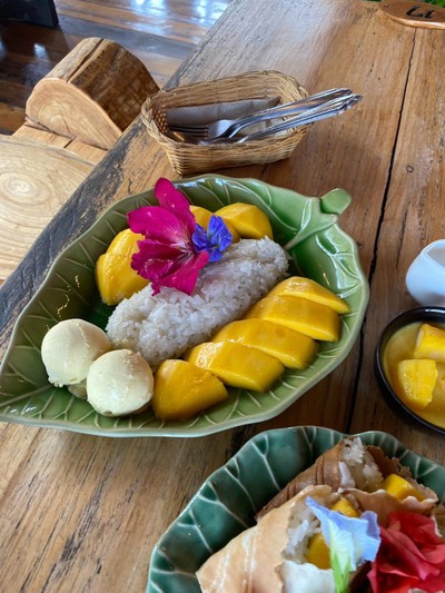 ข้าวเหนียวมะม่วงพร้อมไอศกรีมมะม่วง