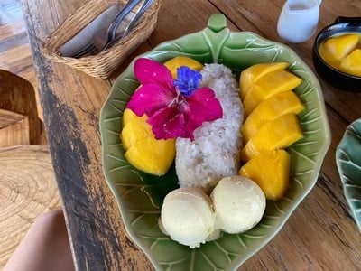 ข้าวเหนียวมะม่วงพร้อมไอศกรีมมะม่วง