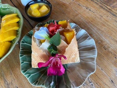 ทองม้วนสดกรอบข้าวเหนียวมะม่วง