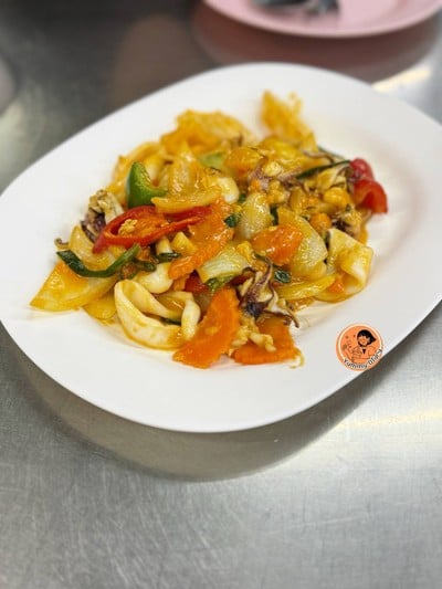 ปลาหมึกผัดไข่เค็ม