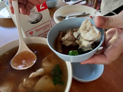 อาหาร หรือ เครื่องดื่ม