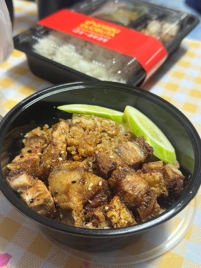 อาหาร หรือ เครื่องดื่ม