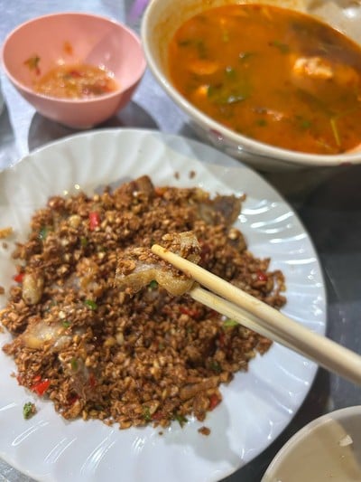 หมูกรอบ คั่วพริกเกลือ