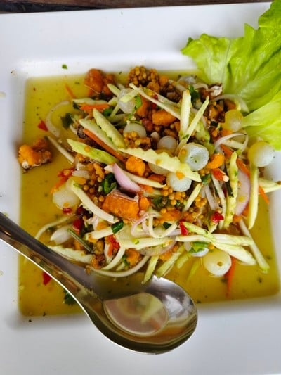 ยำสามไข่