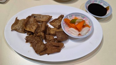 ไส้หมูพะโล้ทอดกรอบ