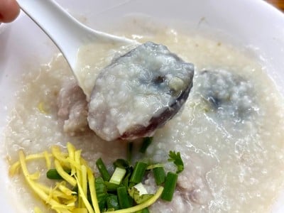 โจ๊กหมู+ไข่เยี่ยวม้า