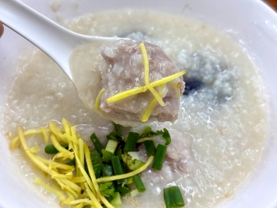 โจ๊กหมู+ไข่เยี่ยวม้า