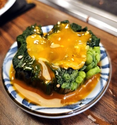 ต้นกุยช่ายนึ่งกับไข่แดง