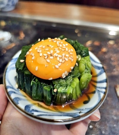 ต้นกุยช่ายนึ่งกับไข่แดง