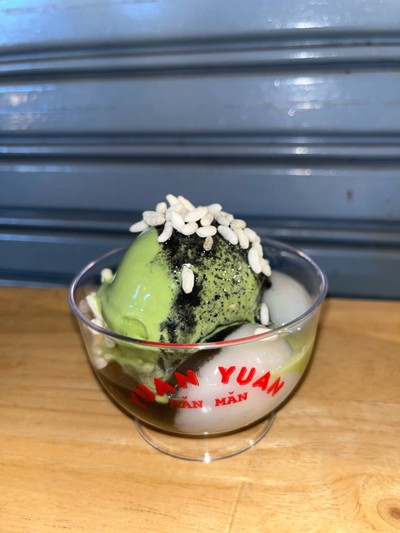 ไอศกรีมมัตจะบัวลอยซอสงาดำ