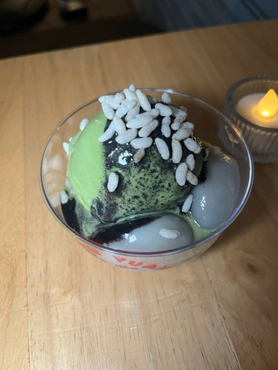 ไอศกรีมมัตจะบัวลอยซอสงาดำ