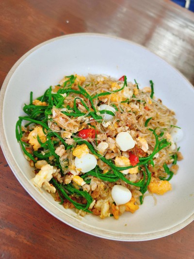 วุ้นเส้นผัดชะอมหมูสับ