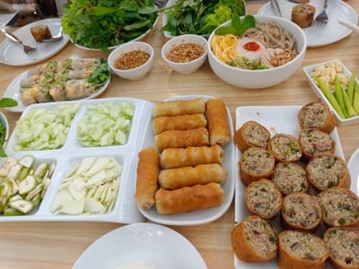 อาหาร หรือ เครื่องดื่ม