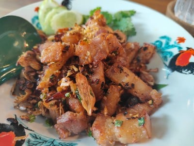 หมูสามชั้นผัดพริกเกลือ