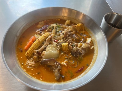 ซุปหม่าล่าผสมกระดูกหมู