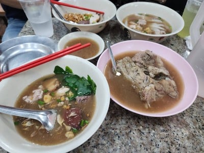 อาหาร หรือ เครื่องดื่ม