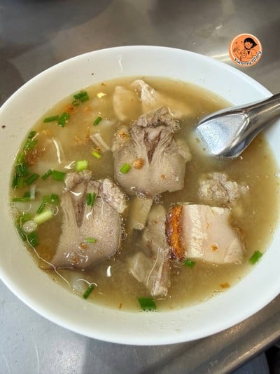 ก๋วยจั๊บหมูกรอบ