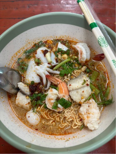 ก๋วยเตี๋ยวต้มยำน้ำข้นรวมมิตร