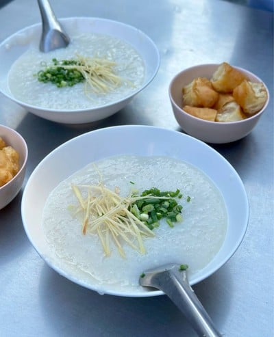 โจ๊กหมู เครื่องใน ไข่ลวก