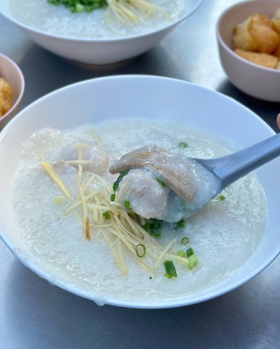 โจ๊กหมู เครื่องใน ไข่ลวก