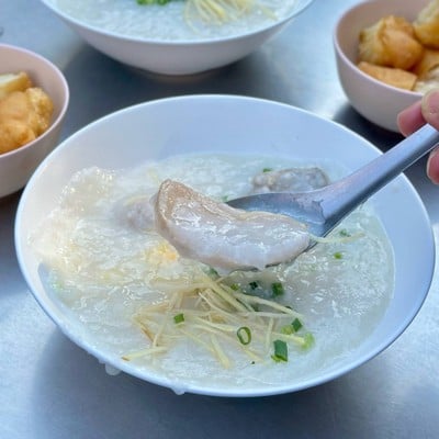 โจ๊กหมู เครื่องใน ไข่ลวก