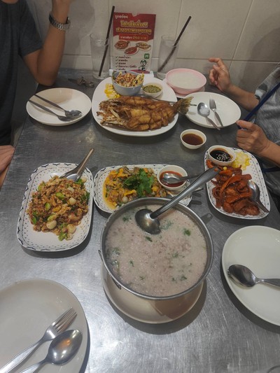 อาหาร หรือ เครื่องดื่ม