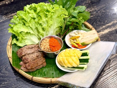 แหนมเนือง