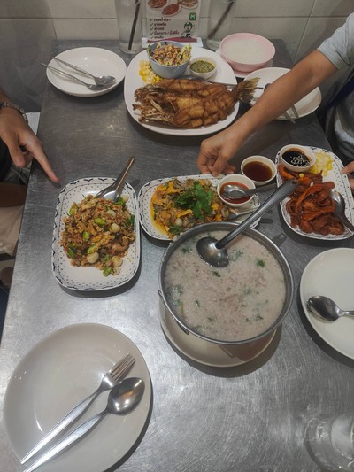อาหาร หรือ เครื่องดื่ม