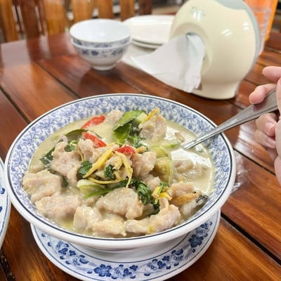 อาหาร หรือ เครื่องดื่ม