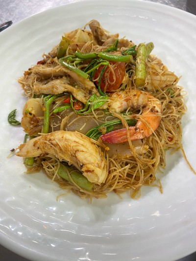 หมี่กระเฉดรวมมิตร