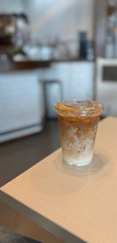 ☕️ Iced Caffe Latte. (Price 130 Baht.)