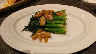 ผักคะน้าฮ่องกงผัดกระเทียม