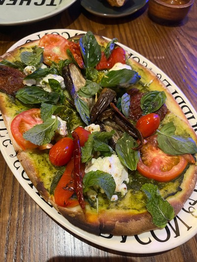 A Fox’s Signature Pizza