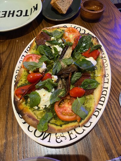 A Fox’s Signature Pizza