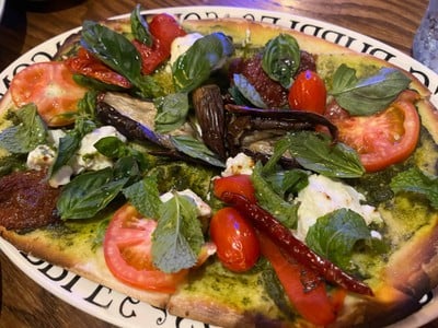 A Fox’s Signature Pizza