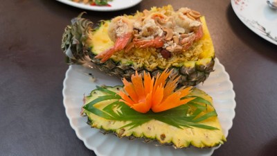 ข้าวอบสัประรดกุ้งสด