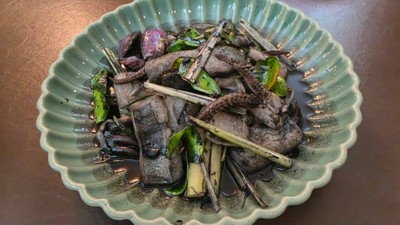ปลาหมึกผัดน้ำดำ